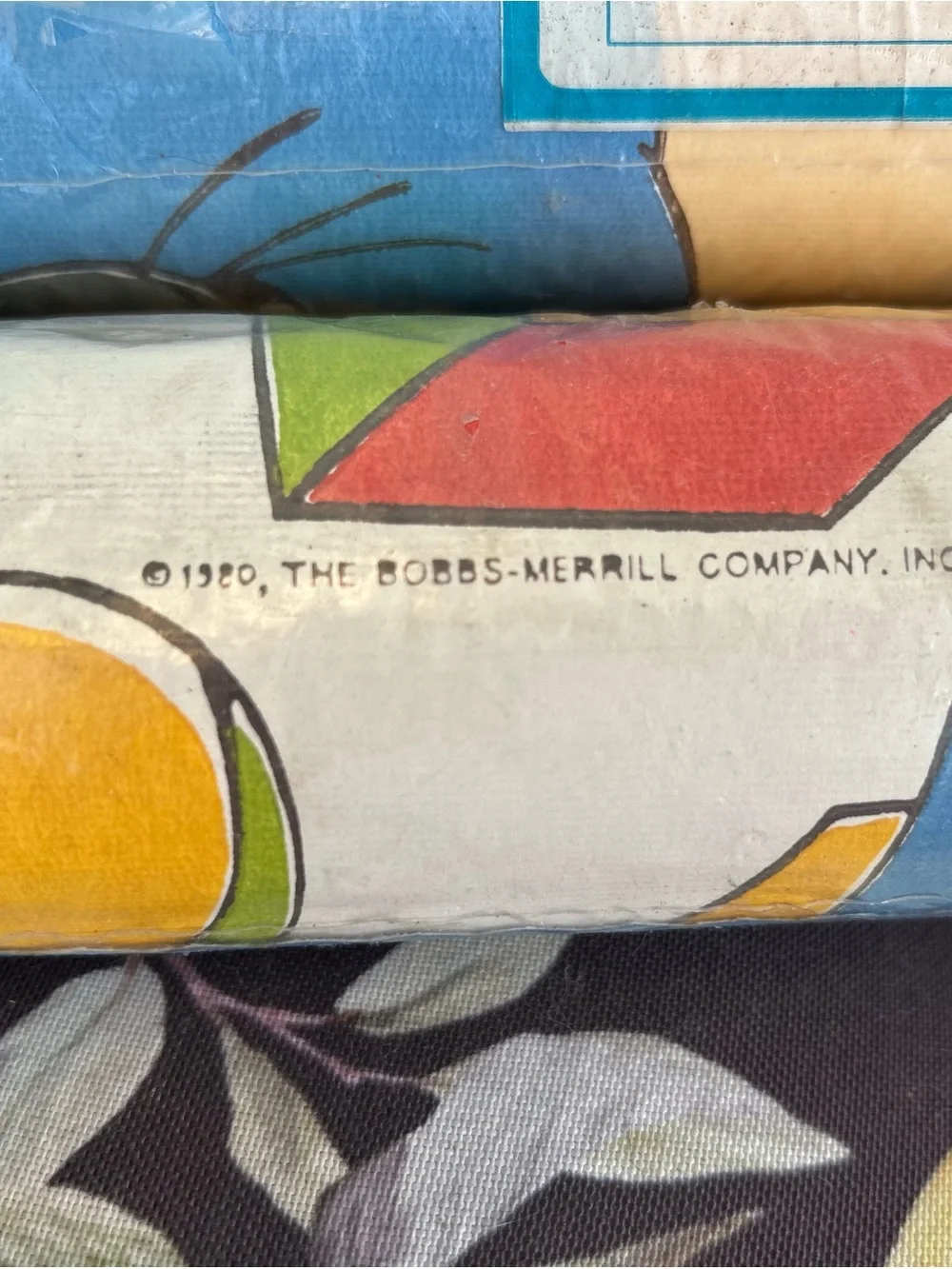 Birge Vintage Rolls Wallpaper with Playful Raggedy Ann Doll & Andy 1980